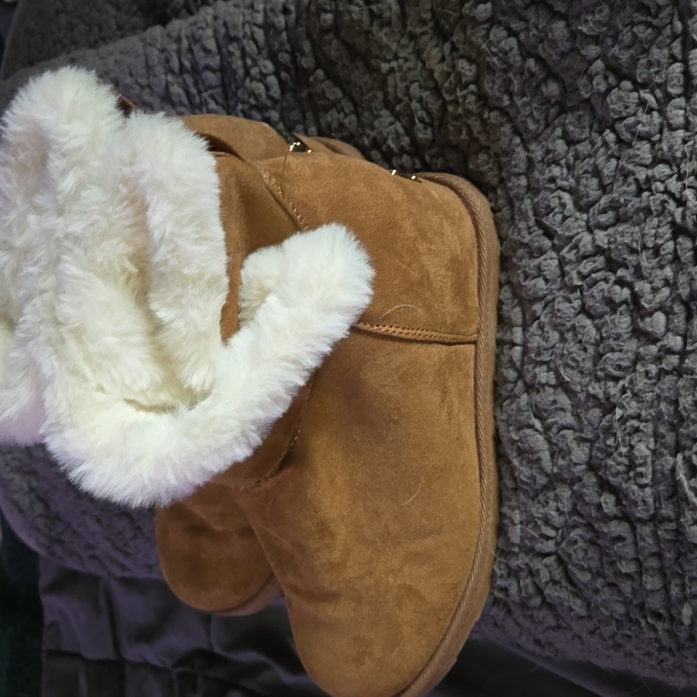 Boots - Picture 2 of 6